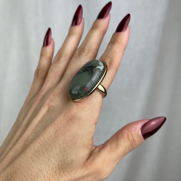 🚫SOLD🚫 NWOT Gold Tone Ring Red Green Bloodstone Oval Stone Size 6 - Picture 9 of 16
